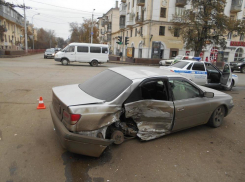 В центре Волгограда в ДТП Toyota и Volkswagen пострадал 8-летний мальчик