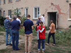 Жителям аварийных домов в Волгоградской области несколько месяцев начисляют плату за капремонт