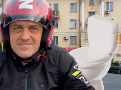 Прогремевший унитазным скандалом волгоградский депутат подал в суд на мэрию и соседей