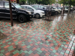 Дождь накрыл стеной: на Волгоград и Волжский обрушилась стихия