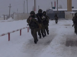 На видео попала нейтрализация мотострелками ЮВО условных диверсантов