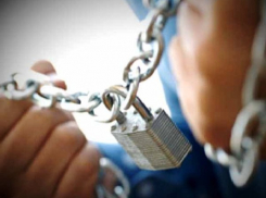 Многодетная мама под Волгоградом держала своих детей на цепи