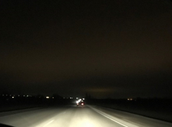 Мужчина бросался под колеса автомобилей на ночной трассе под Волгоградом