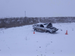За жизнь борются врачи: волгоградка с ребенком попали в ДТП на заснеженной трассе