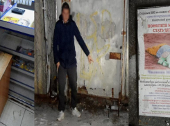 Ящик для пожертвований тяжелобольному ребенку похитил 25-летний парень из магазина в Волгоградской области