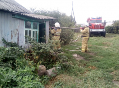 Стали известны подробности о двух погибших на пожаре в частном доме в Волгоградской области