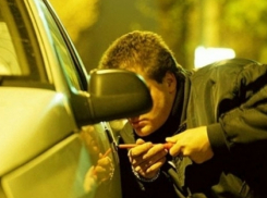 Из машины волгоградского коммерсанта похитили 158 тысяч