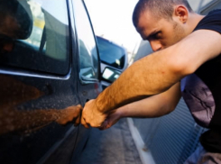 В Волгограде судьба сыграла злую шутку с 19-летним угонщиком иномарки