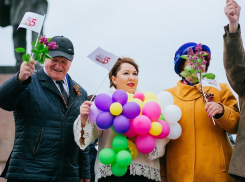 С шарами наперевес и в труде: как отметили праздник 1 мая видные политики из Волгограда