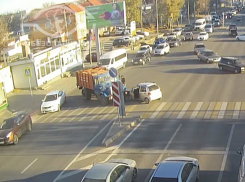 ДТП ГАЗа с замашками хищника сняли на видео в Волгограде