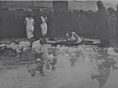 Пели божественные песни и чертили на дверях крест: как в Царицыне проводили Крещение Господне 