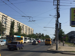 Mitsubishi Lancer сбила 7-летнего велосипедиста на юге Волгограда: мальчик в больнице