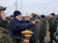 «Война сатаны против Креста продолжается»: в Волгограде с иконами проводили мобилизованных на СВО
