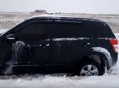 Целое село под Волгоградом оказалось отрезанным от цивилизации из-за нерасчищенных дорог 