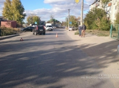 На западе Волгограда 10-летняя девочка попала под колеса внедорожника