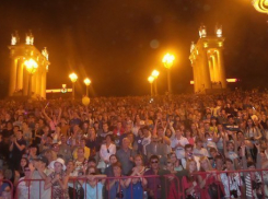 В Волгограде завершилось празднование 425-летия города красочным салютом