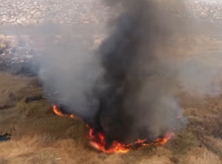 Крупный пожар в Советском районе Волгограда попал в объектив квадрокоптера 