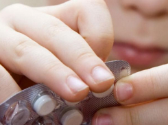 Во Фролово 2-летняя девочка отравилась неизвестными таблетками 