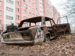 «Ласточка» вросла в землю: инструкция по избавлению двора от брошенного авто в Волгограде