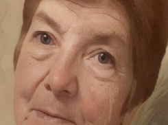 Женщина с коричневой сумкой и каштановыми волосами пропала под Волгоградом