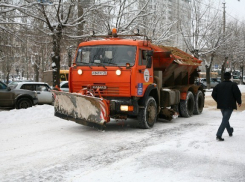 Март по-волгоградски: за день с улиц вывезли 650 кубометров снега