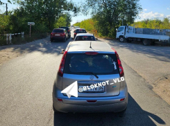 «Ад для дачников»: на часовой проезд двухкилометрового отрезка новой дороги пожаловались волгоградцы 