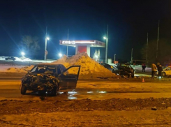 Волгоградец превратил в фарш машину 22-летней девушки и сбежал на своих двоих