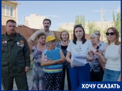 «Мы сами носим больных до скорой»: народный сход на убитой дороге прошел в Волгограде