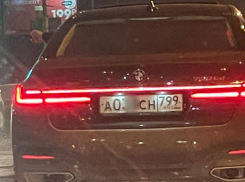 В Волгограде бросили горящую петарду в машину с беременной 