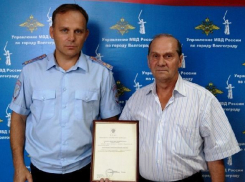 Притворившийся журналистом волгоградец украл у заслуженного строителя России госнаграду