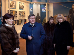 Губернатор Волгоградской области Андрей Бочаров велел отобрать историческое здание у чиновников и передать его музею