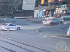 В Волгограде мини-кроссовер сбил двух пешеходов, включая семилетнего ребёнка