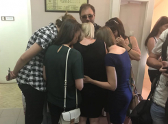Родные погибшей в ДТП волжской семьи отказались брать 800 тысяч рублей от единоросса-убийцы