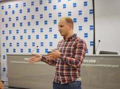 Мы помогаем разным странам, а когда будем думать о себе, - лидер волгоградской «Единой России» рассказал, о чем думают его близкие