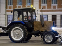 Мэрия Волгограда закупает трактора на 300 миллионов рублей