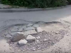 Волгоградцы пригласили главу города пройтись пешком по обычным дворам
