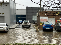 Озерный котлован образовался на Спартановке после ночного дождя: жители сняли видео 