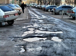 Ремонт ям на дорогах Волгограда продолжается