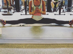 Юлия Ковальчук завлекает мужчин идеальной растяжкой 