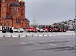 Скопление спецтехники экстренных служб заметили у собора в центре Волгограда