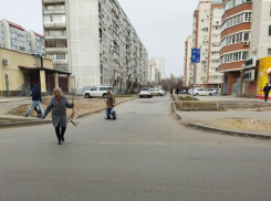 Здесь сбили велосипедиста: волгоградцы жалуются на опасную дорогу без знаков 