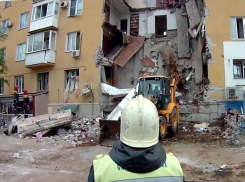 В Волгограде появилось видео спасательных работ на взорванном доме, снятое камерами на касках спасателей