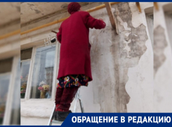 Пенсионерка со стремянкой спасает многоквартирный дом от разрушения под Волгоградом