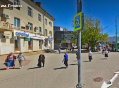 «Раны зажимали очевидцы»: таджик устроил резню на остановке под Волгоградом