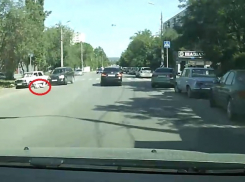 Подлетела на несколько метров в воздухе: опубликовано видео чудом выжившей волгоградки