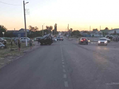 Двухлетняя девочка, мальчик 7 лет и трое взрослых пострадали в ДТП с УАЗ в Волгоградской области