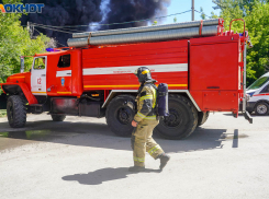 Огонь охватил здание легендарного завода «Красный Октябрь» в Волгограде
