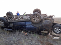 Волгоградка за рулем Land Rover устроила смертельное ДТП в Астраханской области 