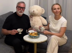 У мужа Альбины Джанабаевой нашли автопарк роскошных автомобилей с редкими номерами