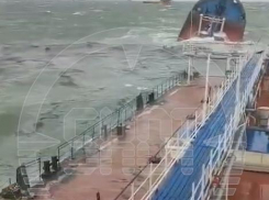 Приостановлена эвакуация с потерпевшего крушение под Керчью волгоградского танкера 